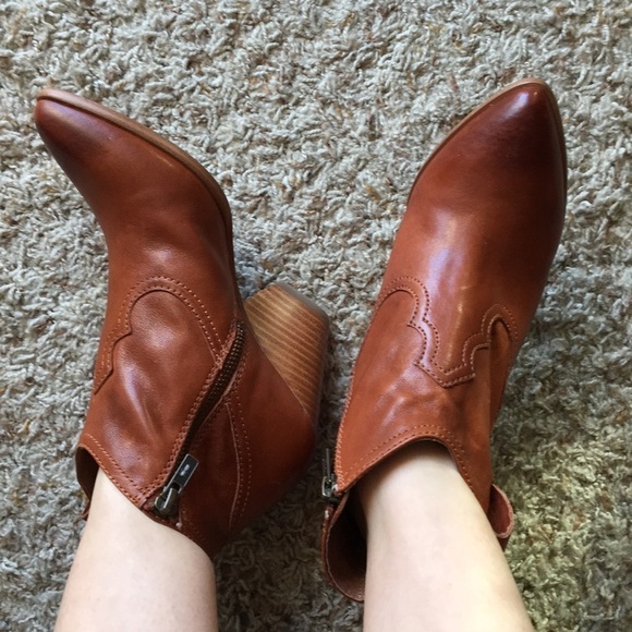 Frye Reina Bootie in Cognac Size 5.5 NEW - Picture 6 of 14